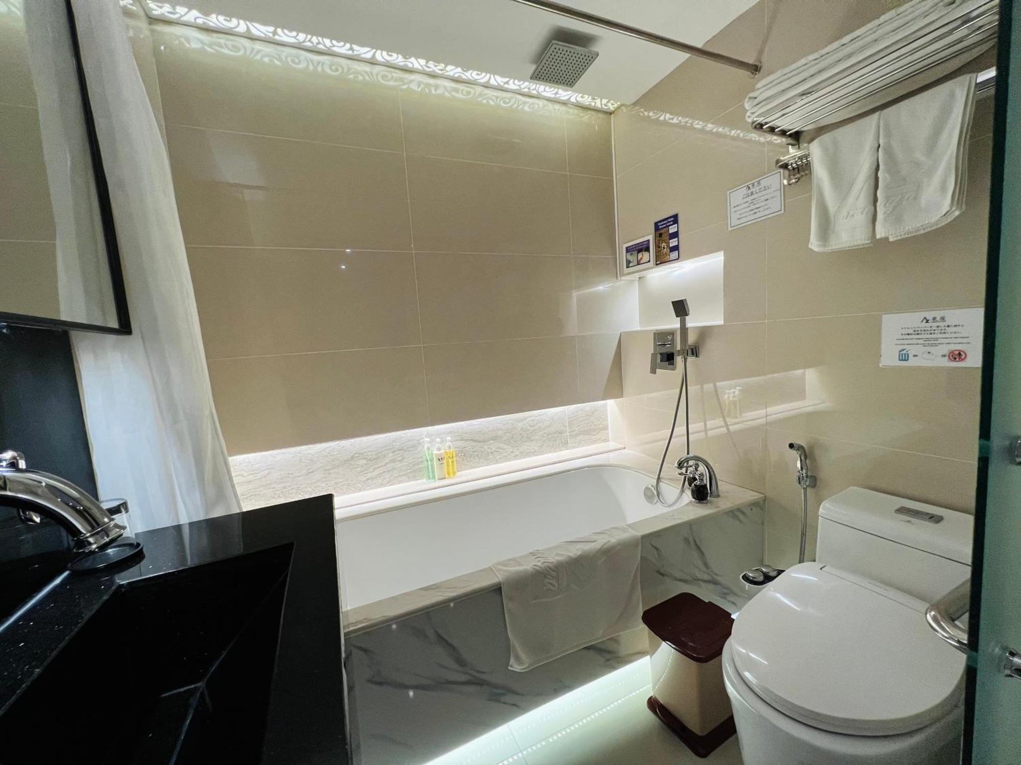 Azumaya Hotel Hai Phong Bagian luar foto